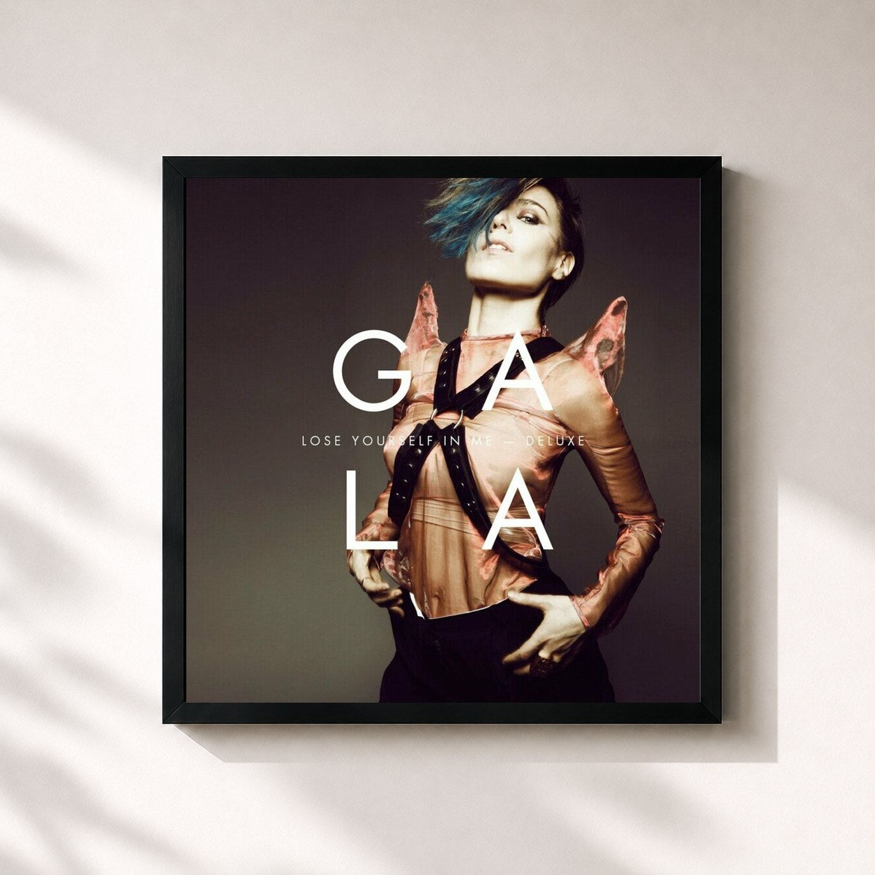 #noir Tableau carré de l'album Lose Yourself In Me (Deluxe) de Gala, cadre noir 32x32 cm
