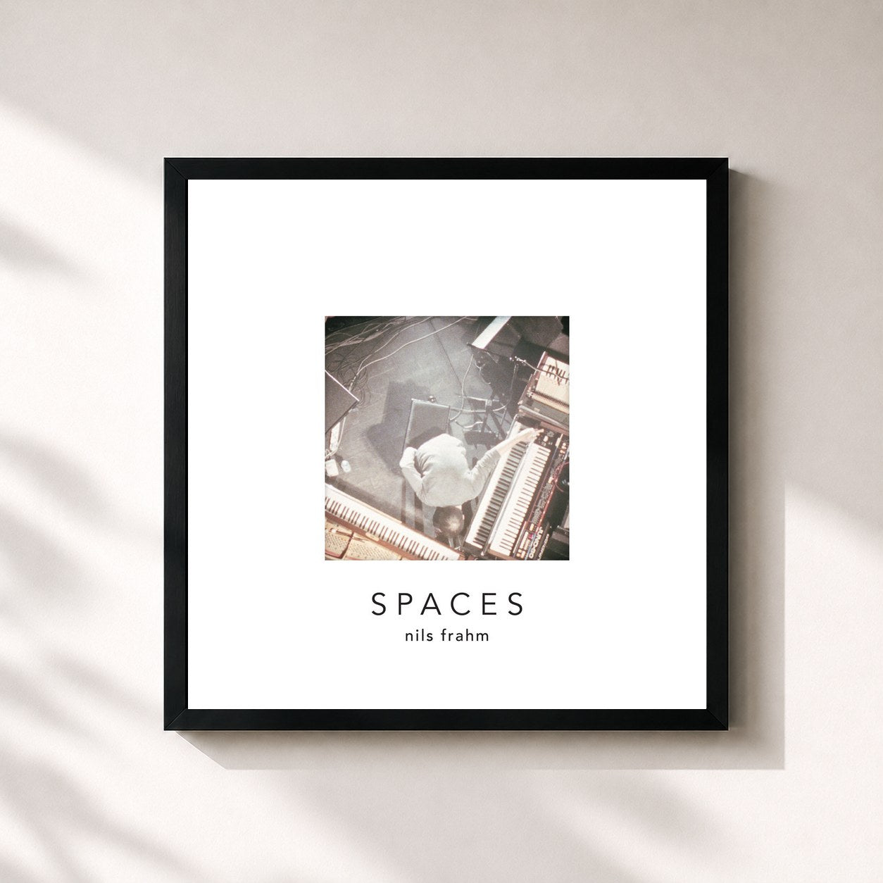 #noir Tableau carré de l'album Spaces de Nils Frahm, cadre noir 32x32 cm