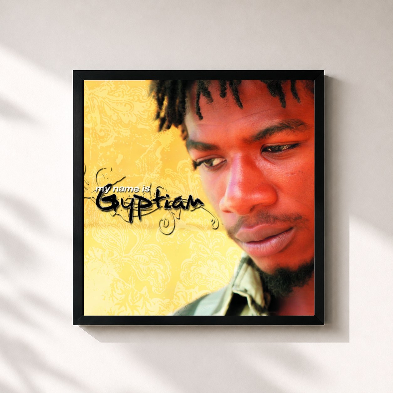 #noir Tableau carré de l'album My Name Is Gyptian de Gyptian, cadre noir 32x32 cm