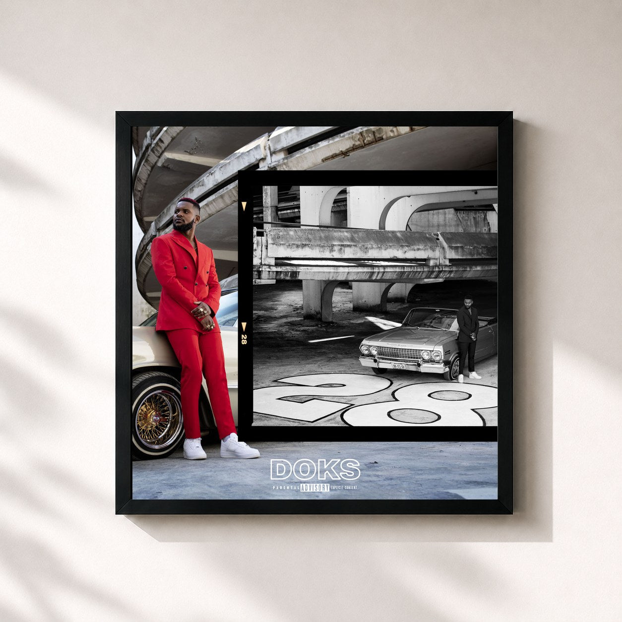 #noir Tableau carré de l'album 28 de Doks, cadre noir 32x32 cm