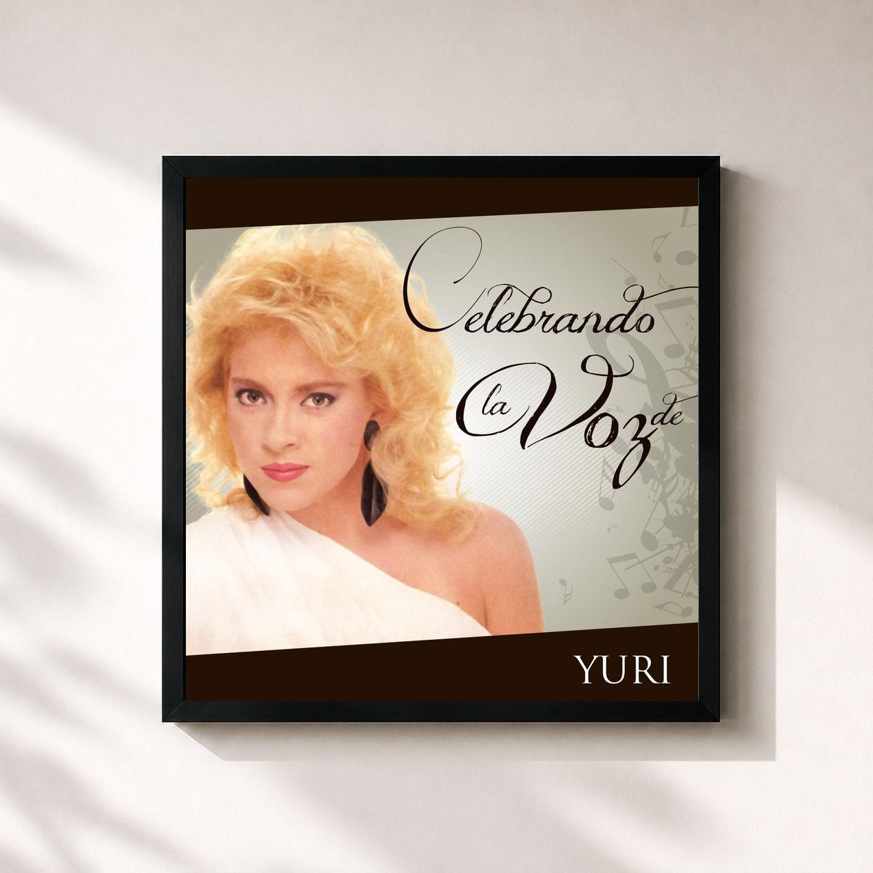#noir Tableau carré de l'album Celebrando La Voz De Yuri de Yuri, cadre noir 32x32 cm