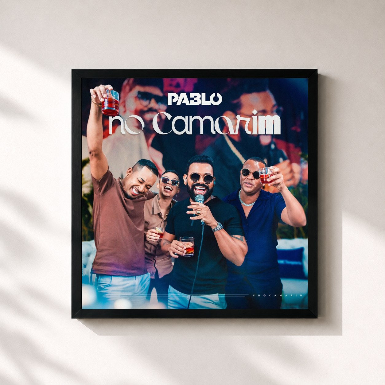 #noir Tableau carré de l'album Pablo no Camarim, Vol. 1 de Pablo, cadre noir 32x32 cm