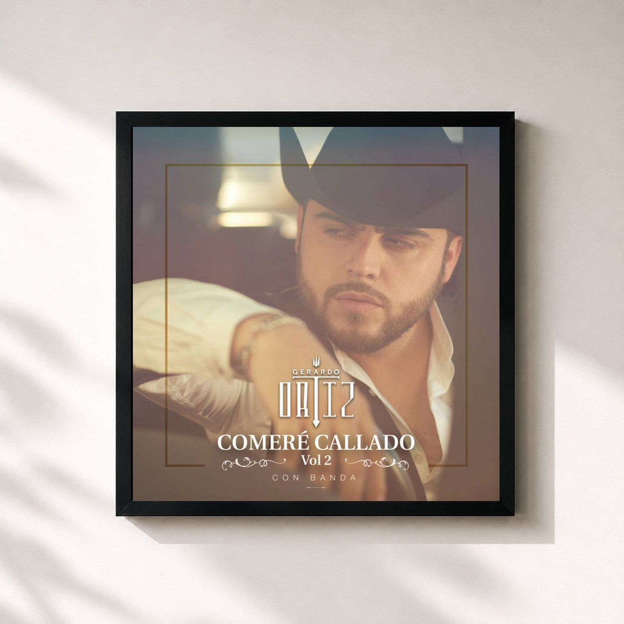 #noir Tableau carré de l'album Comeré Callado, Vol. 2 de Gerardo Ortiz, cadre noir 32x32 cm