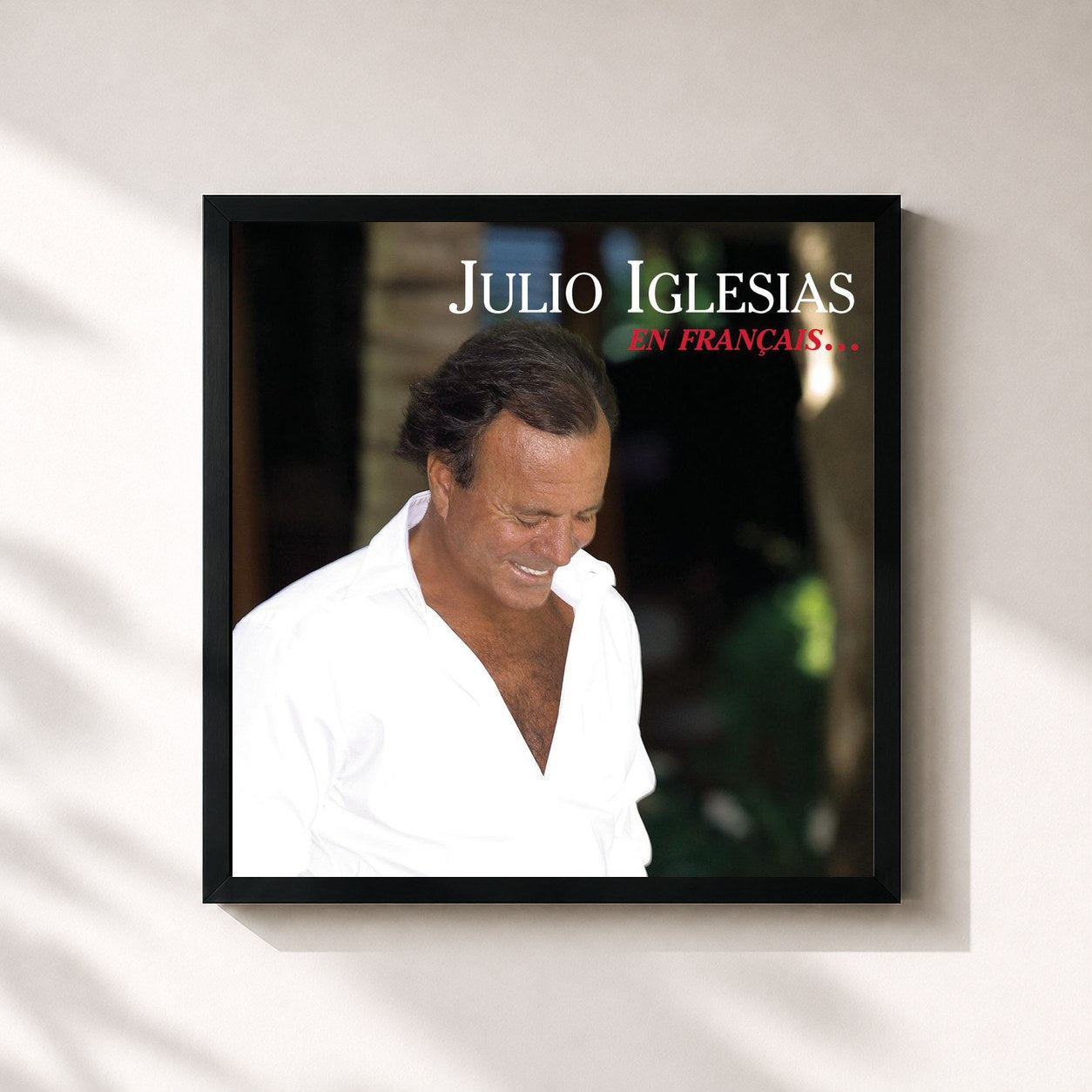 #noir Tableau carré de l'album En français de Julio Iglesias, cadre noir 32x32 cm