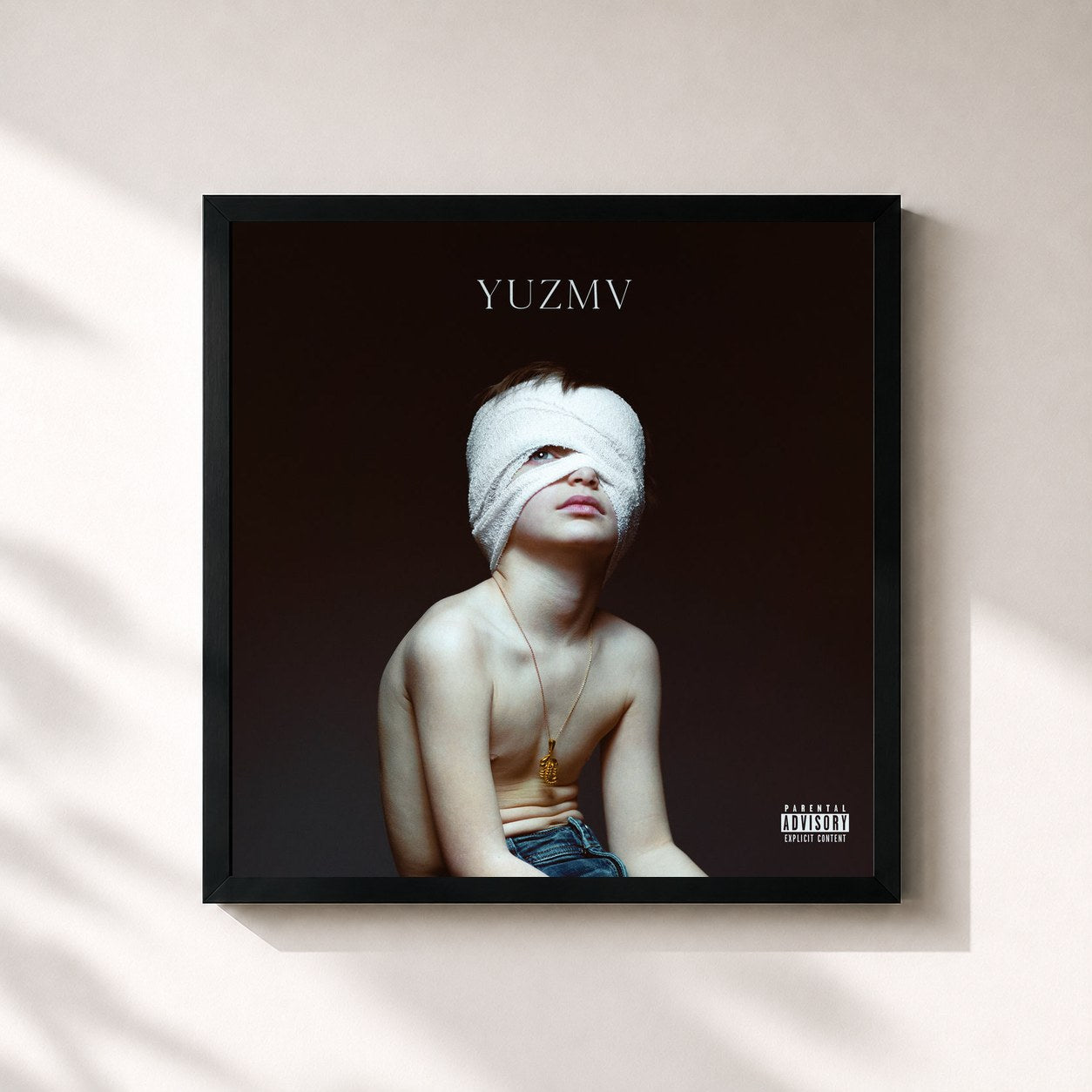 #noir Tableau carré de l'album Yuzmv de YUZMV, cadre noir 32x32 cm