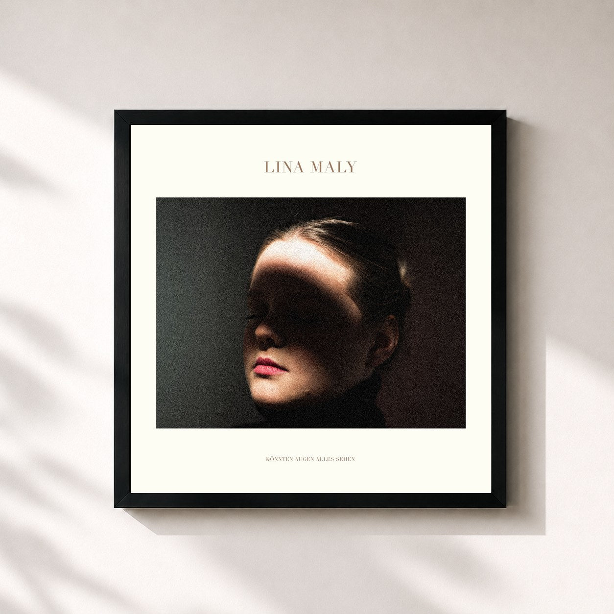 #noir Tableau carré de l'album Könnten Augen alles sehen de Lina Maly, cadre noir 32x32 cm