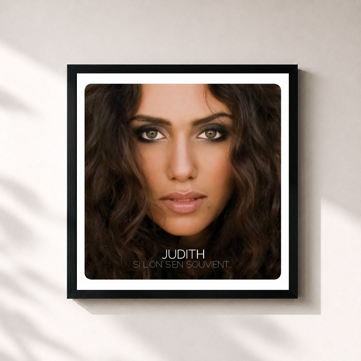#noir Tableau carré de l'album Si L'On S'En Souvient... de Judith, cadre noir 32x32 cm