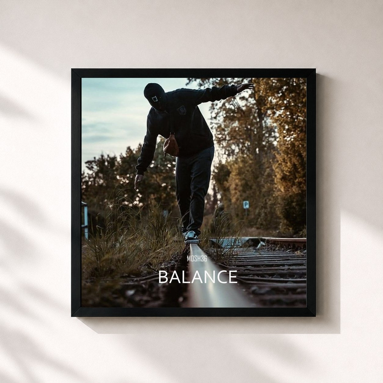 #noir Tableau carré de l'album Balance de Mosh36, cadre noir 32x32 cm