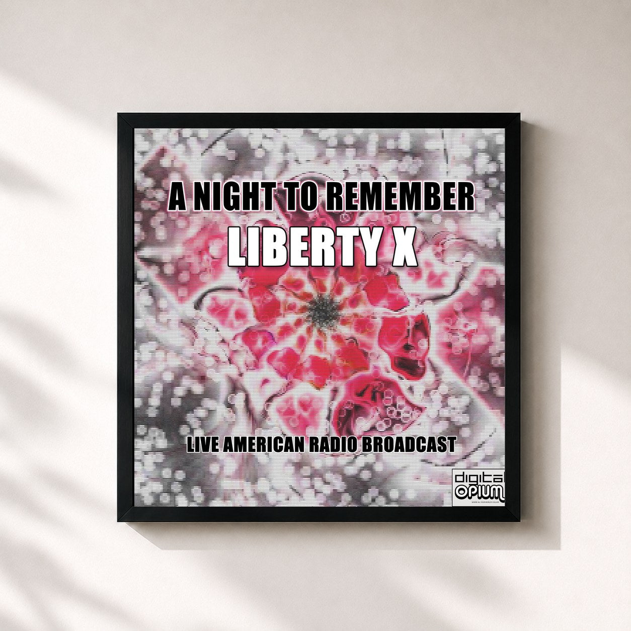 #noir Tableau carré de l'album A Night To Remember de Liberty X, cadre noir 32x32 cm