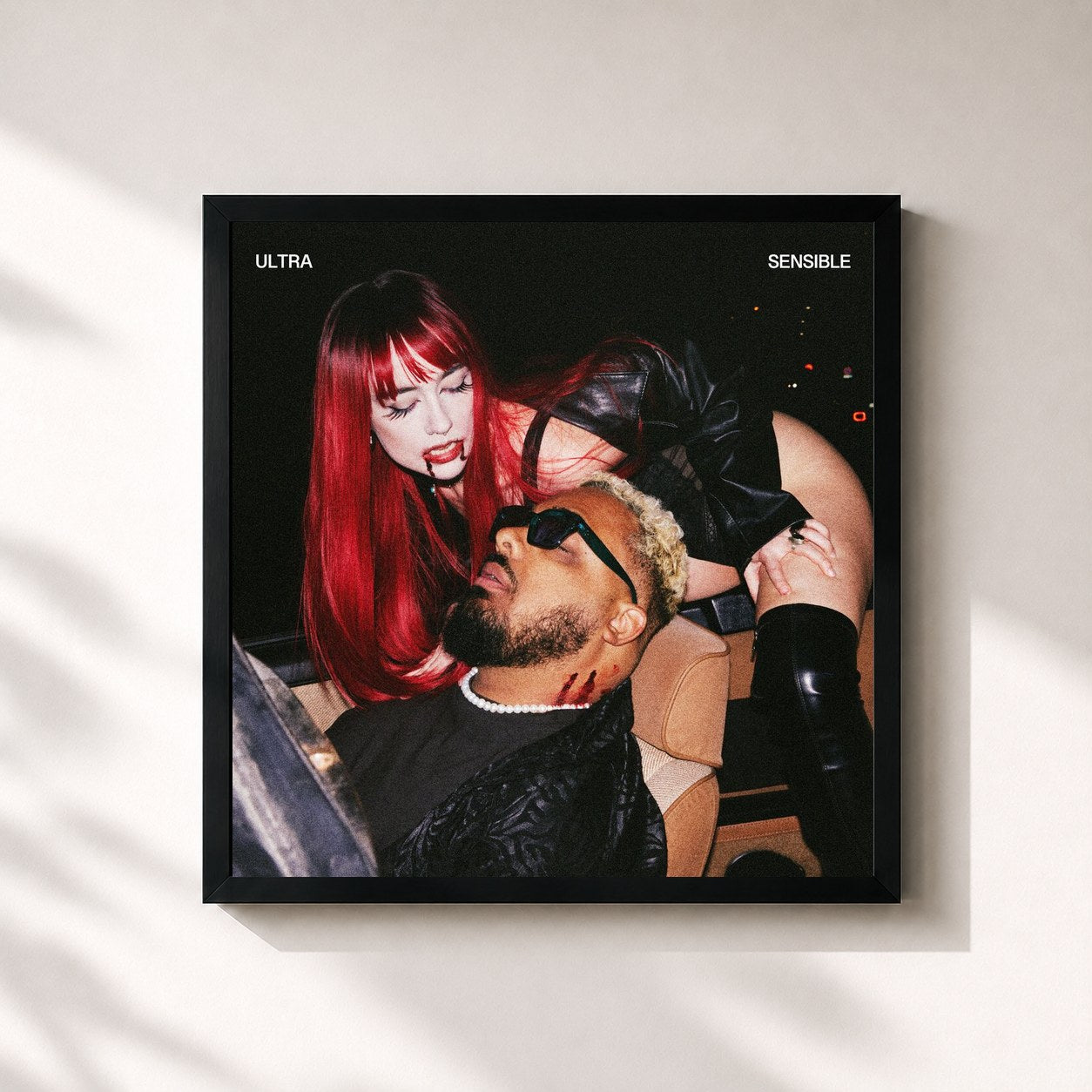 #noir Tableau carré de l'album ULTRA-SENSIBLE de A2H, cadre noir 32x32 cm