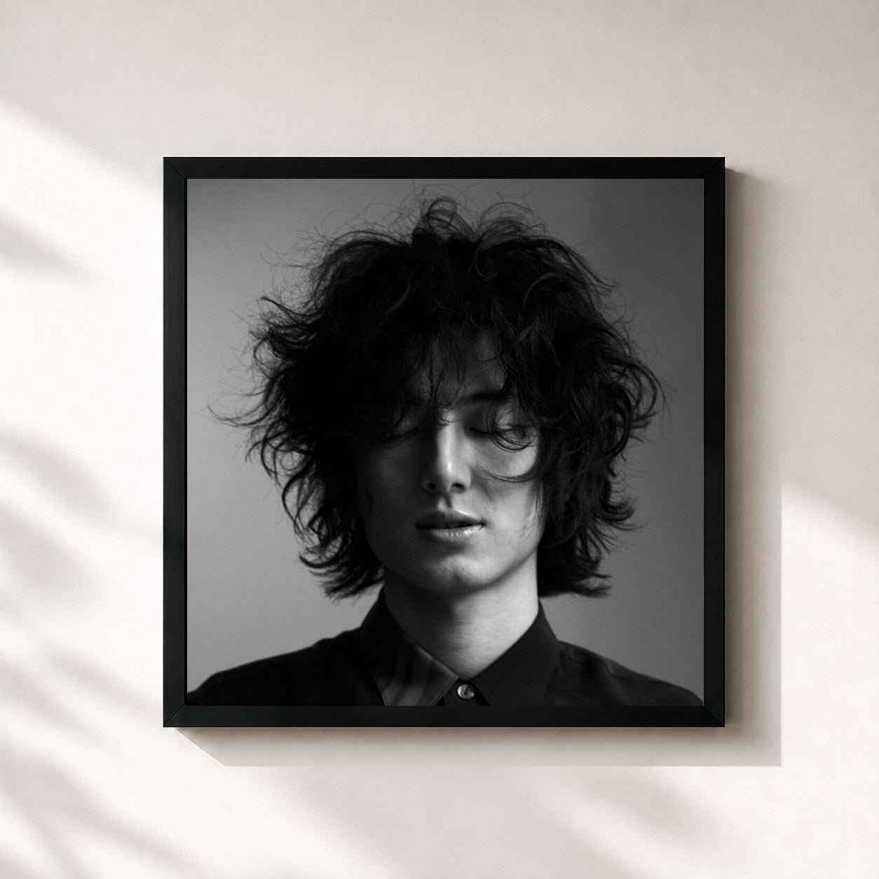 #noir Tableau carré de l'album HELP EVER HURT NEVER de Fujii Kaze, cadre noir 32x32 cm