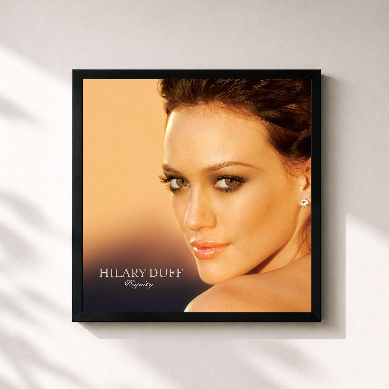 #noir Tableau carré de l'album Dignity de Hilary Duff, cadre noir 32x32 cm