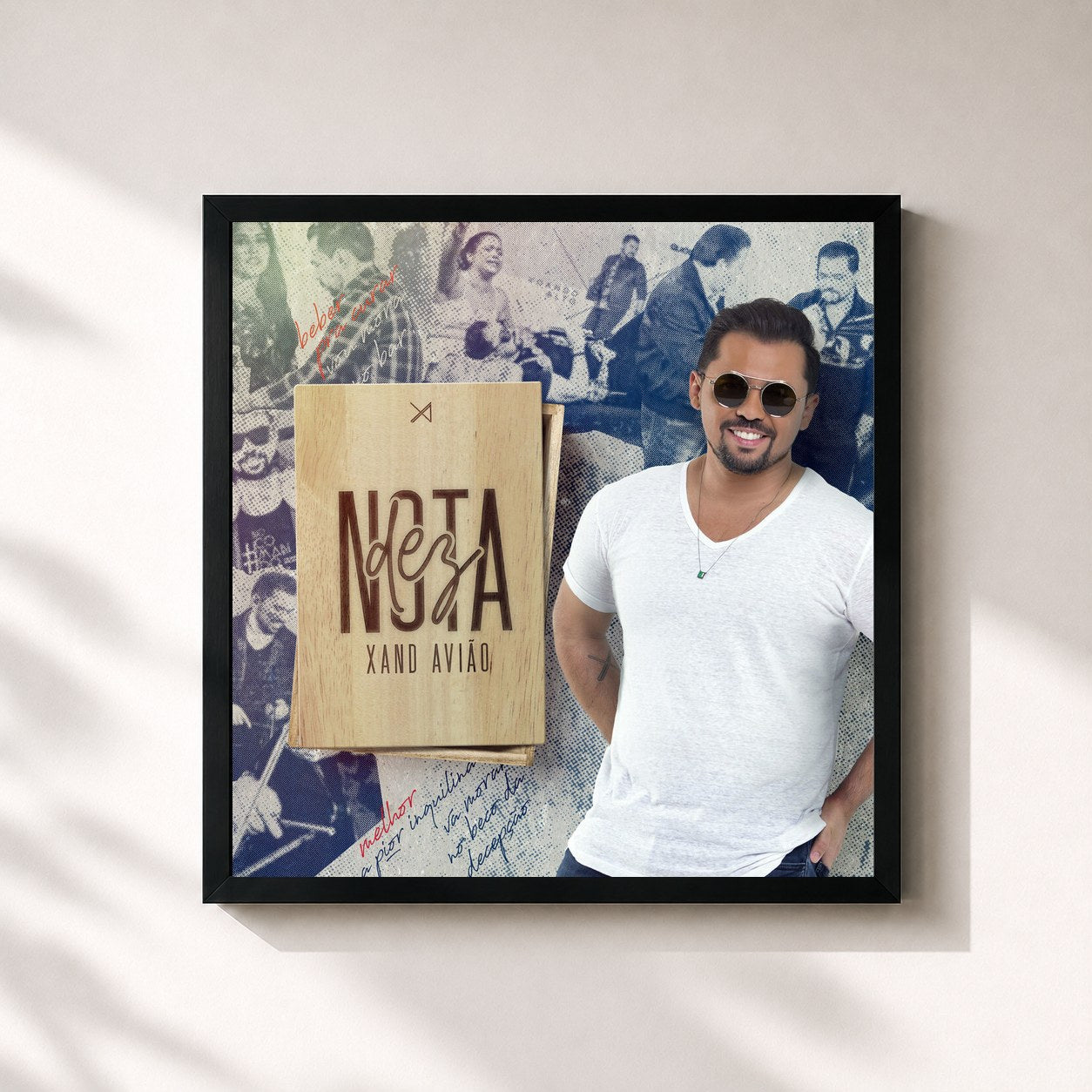 #noir Tableau carré de l'album Nota Dez de Xand Avião, cadre noir 32x32 cm
