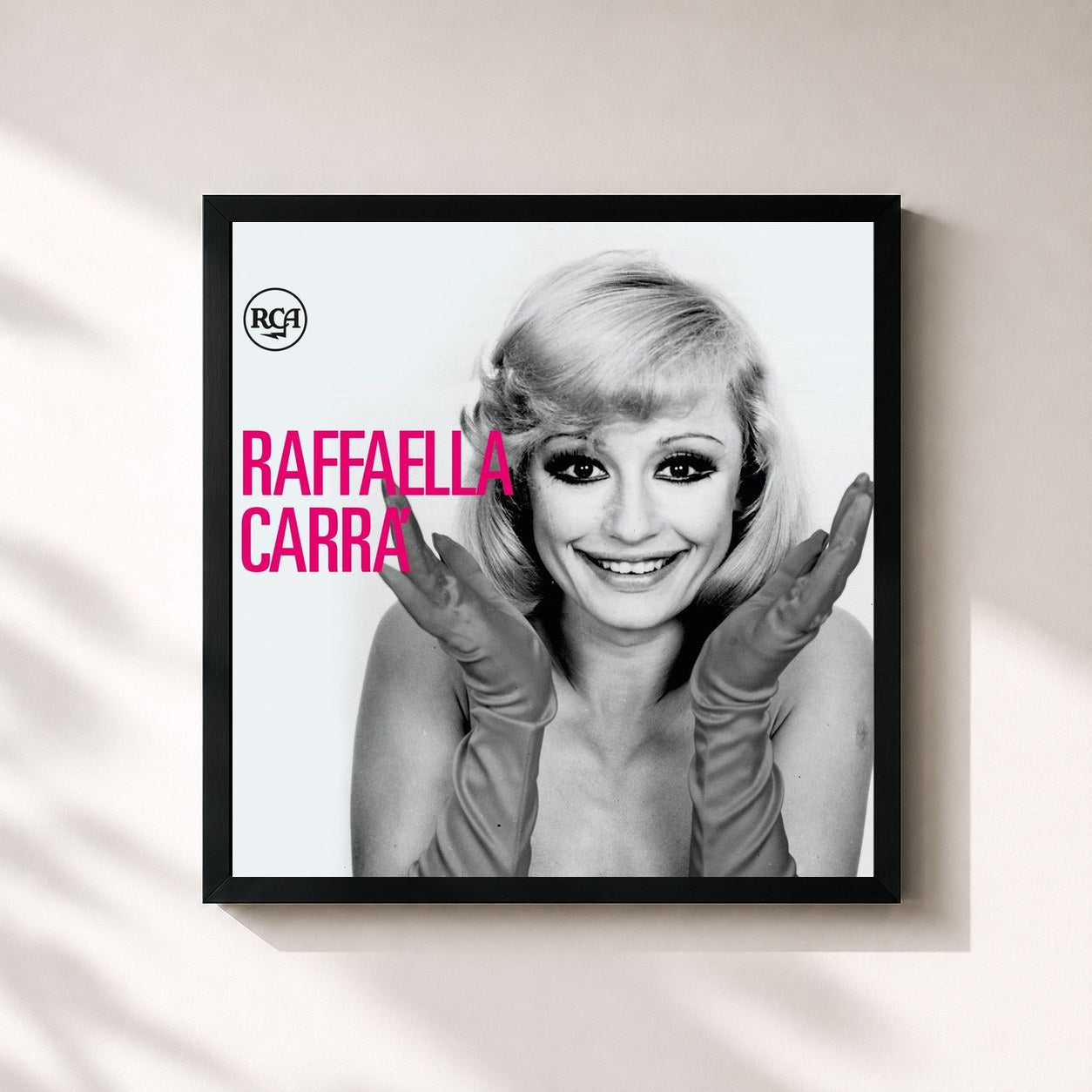 #noir Tableau carré de l'album Raffaella Carrà de Raffaella Carrà, cadre noir 32x32 cm