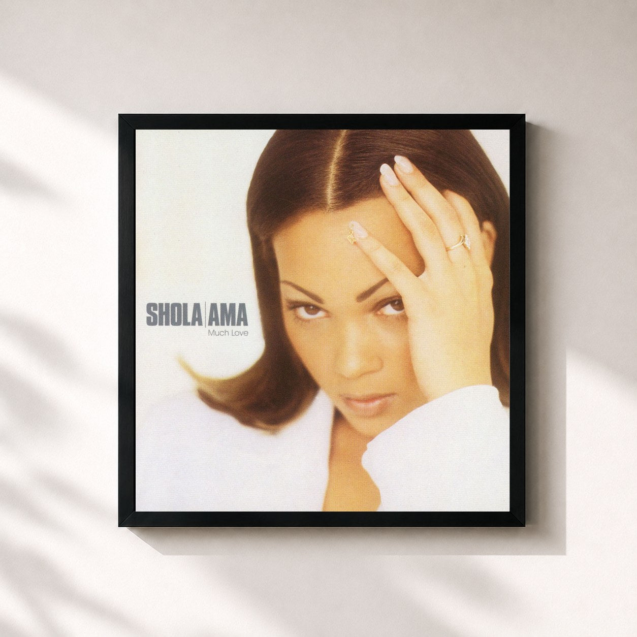 #noir Tableau carré de l'album Much Love de Shola Ama, cadre noir 32x32 cm