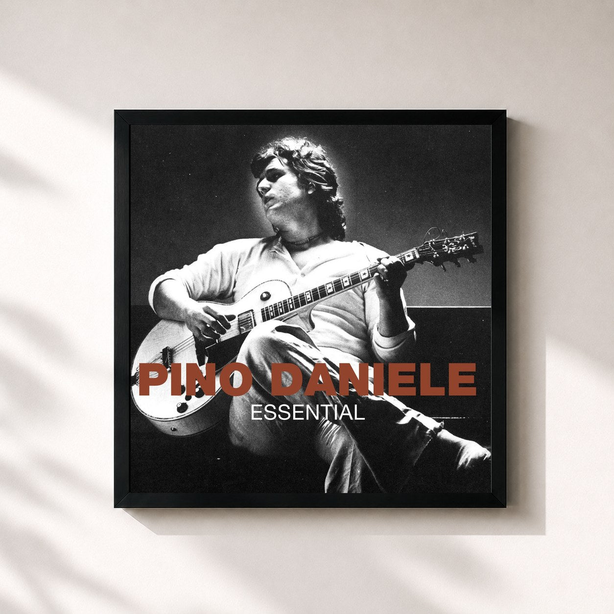 #noir Tableau carré de l'album Essential (2008 - Remaster) de Pino Daniele, cadre noir 32x32 cm