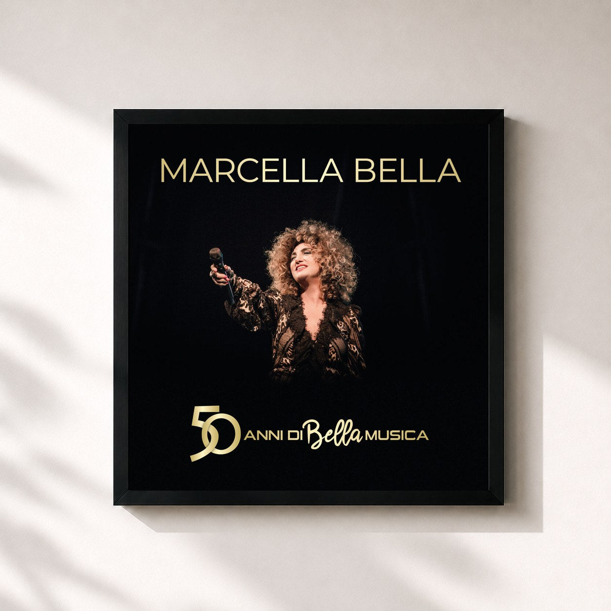 #noir Tableau carré de l'album 50 Anni di Bella Musica de Marcella Bella, cadre noir 32x32 cm