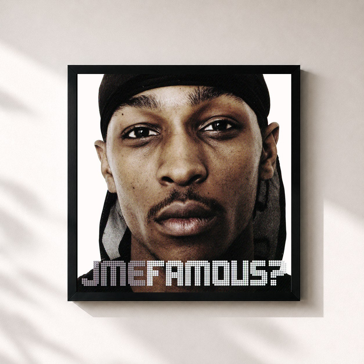 #noir Tableau carré de l'album Famous? de JME, cadre noir 32x32 cm