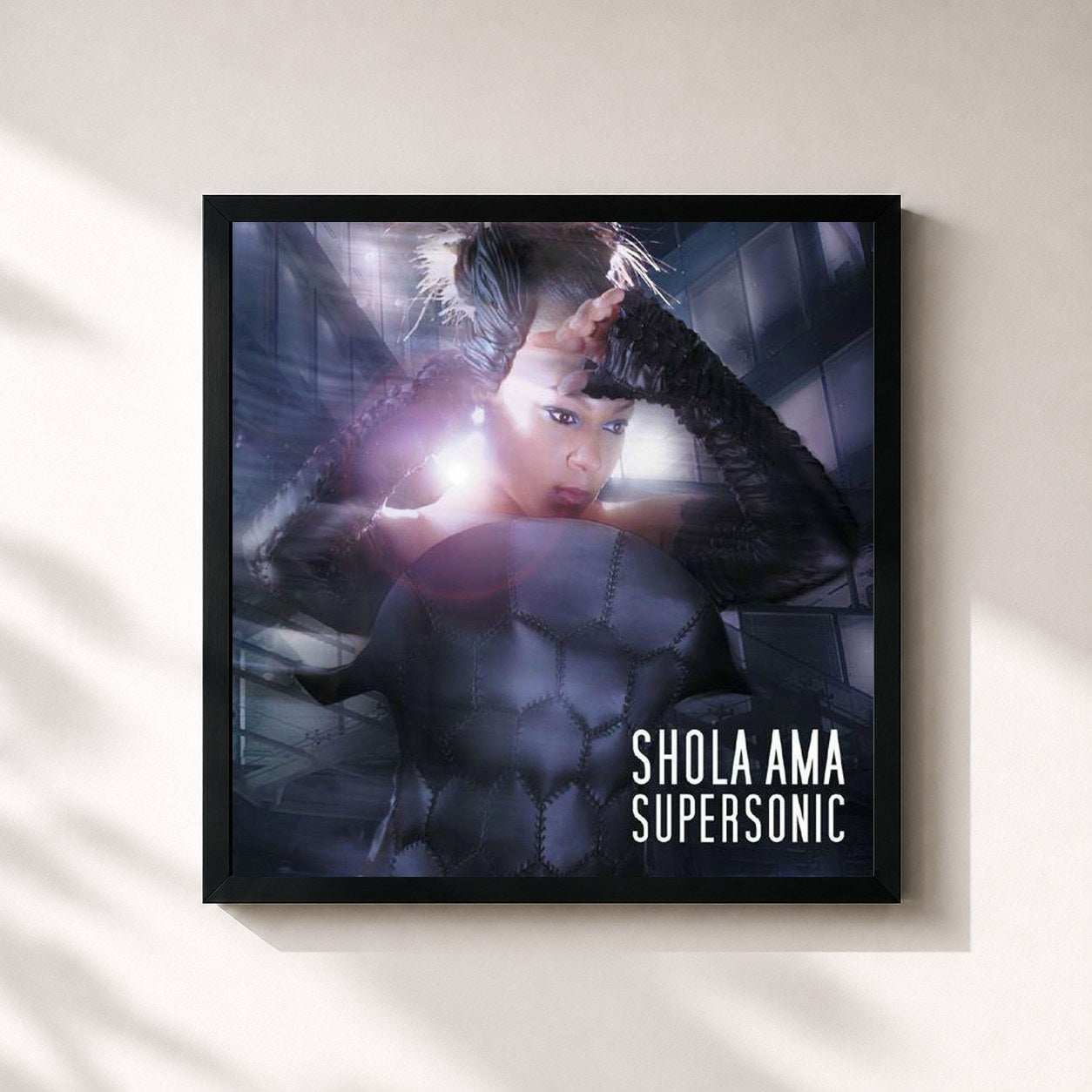 #noir Tableau carré de l'album Supersonic de Shola Ama, cadre noir 32x32 cm