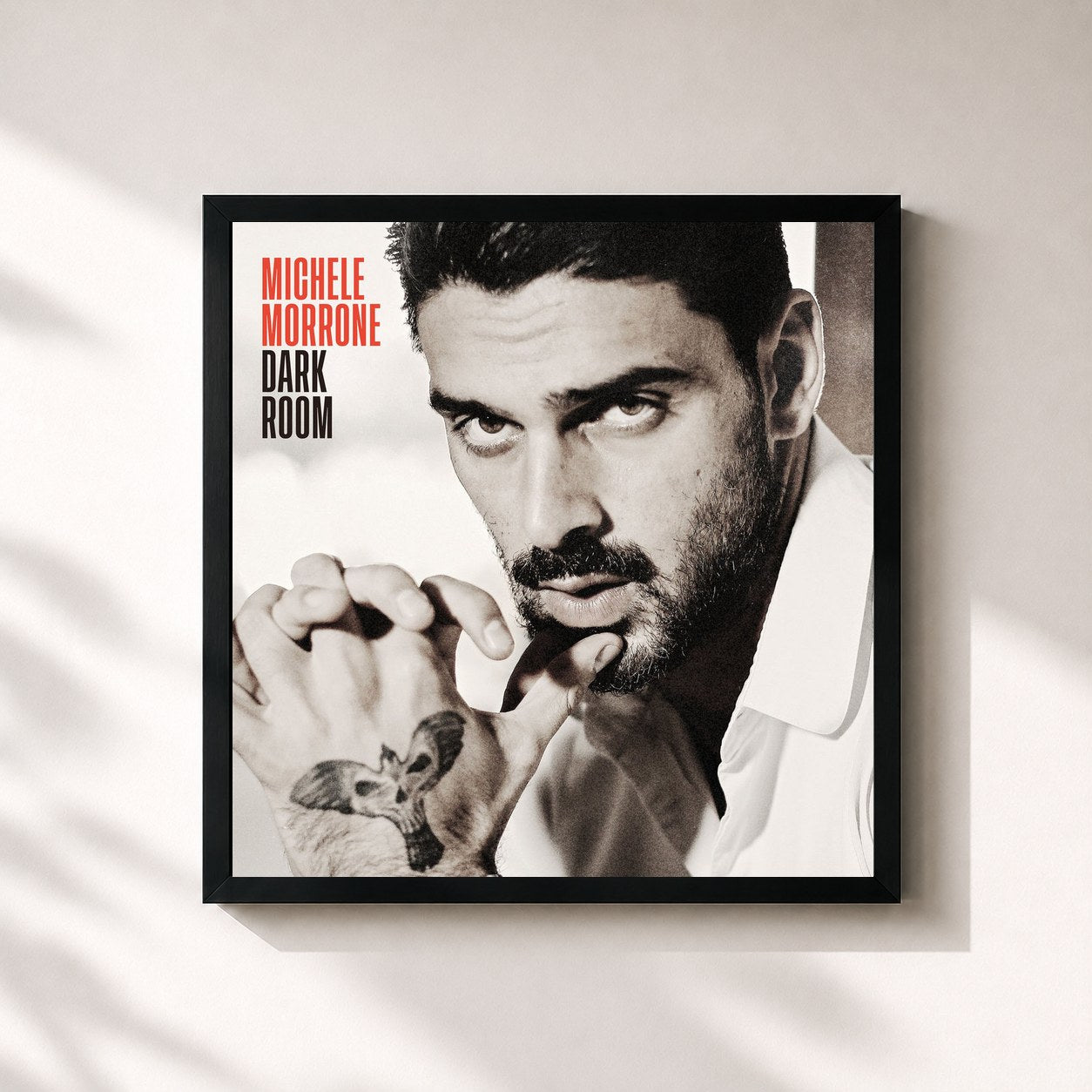 #noir Tableau carré de l'album Dark Room (Bonus Edition) de Michele Morrone, cadre noir 32x32 cm