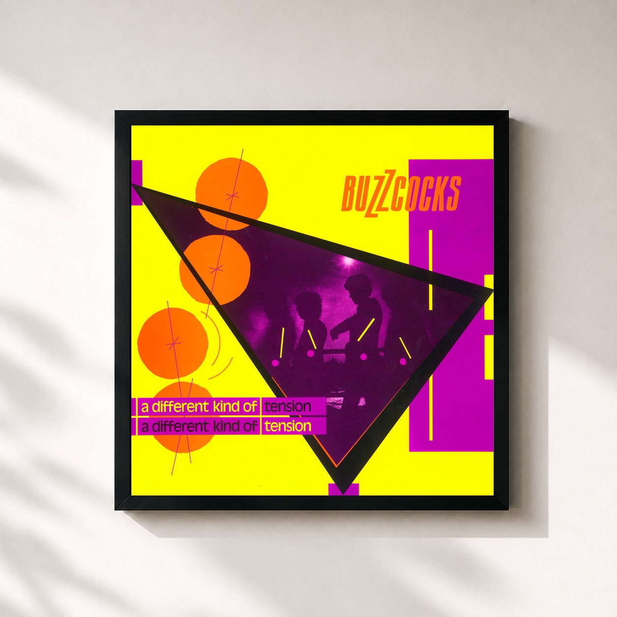 #noir Tableau carré de l'album A Different Kind Of Tension de Buzzcocks, cadre noir 32x32 cm