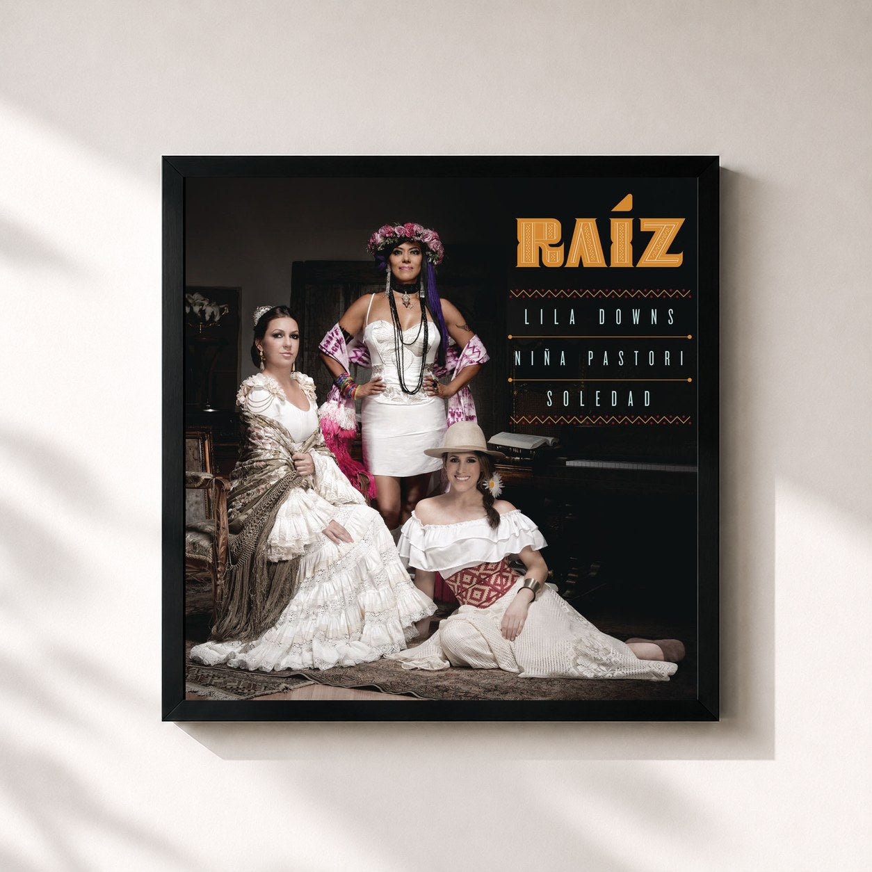 #noir Tableau carré de l'album Raíz de Lila Downs, cadre noir 32x32 cm