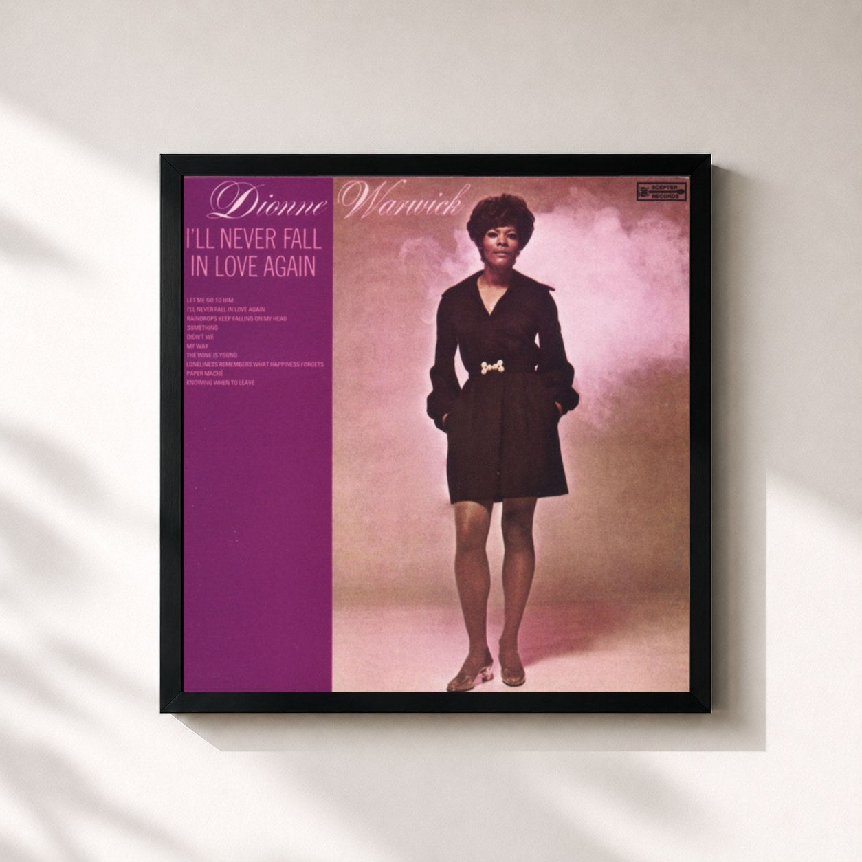 #noir Tableau carré de l'album I'll Never Fall in Love Again de Dionne Warwick, cadre noir 32x32 cm