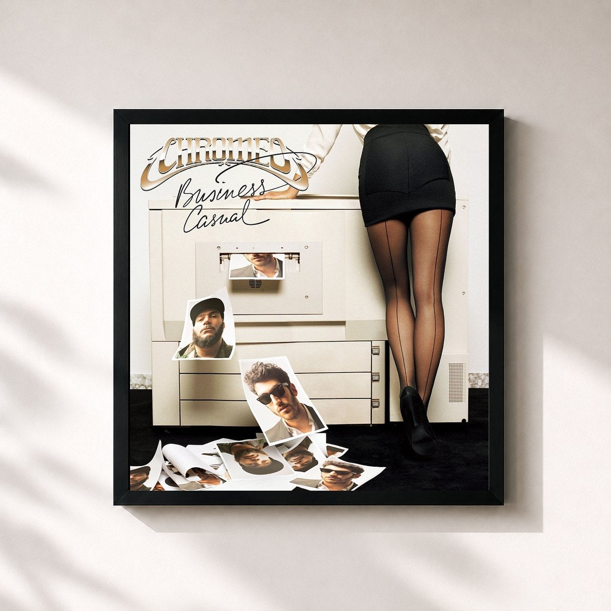 #noir Tableau carré de l'album Business Casual de Chromeo, cadre noir 32x32 cm