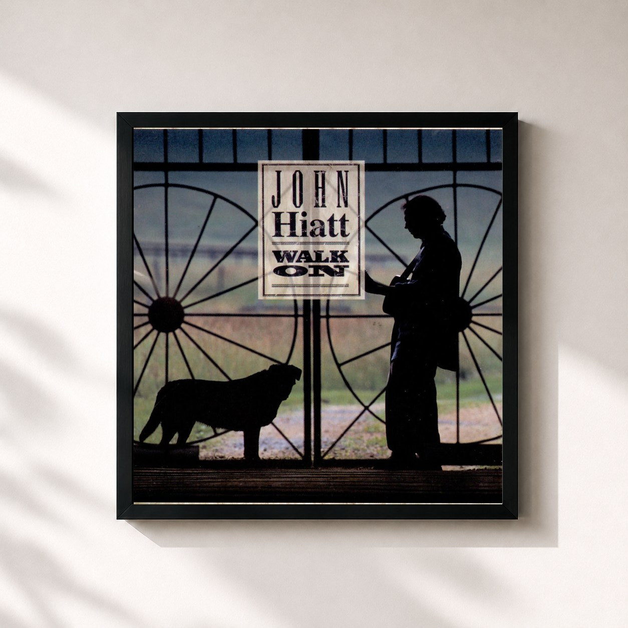 #noir Tableau carré de l'album Walk On de John Hiatt, cadre noir 32x32 cm