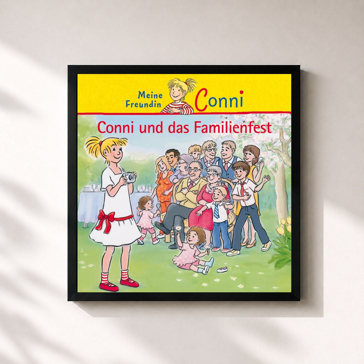 #noir Tableau carré de l'album Conni und das Familienfest de Conni, cadre noir 32x32 cm