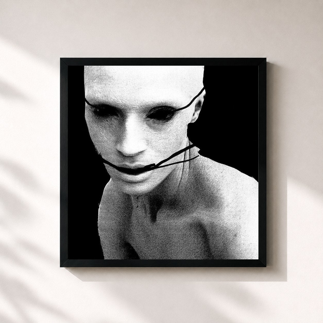#noir Tableau carré de l'album I Disagree (more) de Poppy, cadre noir 32x32 cm