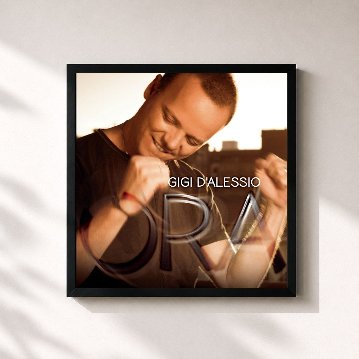 #noir Tableau carré de l'album Ora de Gigi D'Alessio, cadre noir 32x32 cm