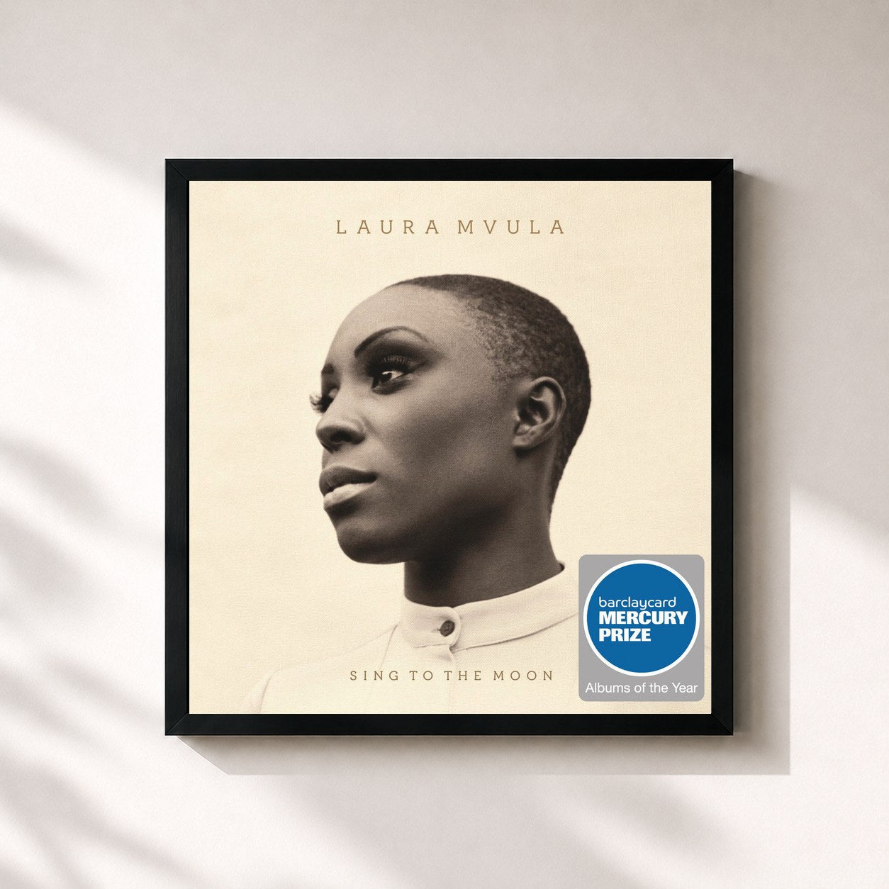 #noir Tableau carré de l'album Sing to the Moon de Laura Mvula, cadre noir 32x32 cm