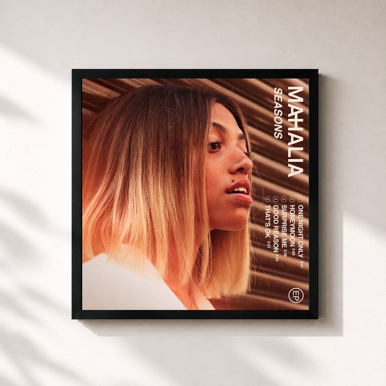 #noir Tableau carré de l'album Seasons de Mahalia, cadre noir 32x32 cm