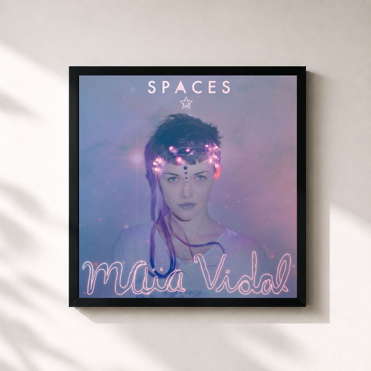 #noir Tableau carré de l'album Spaces de Maia Vidal, cadre noir 32x32 cm