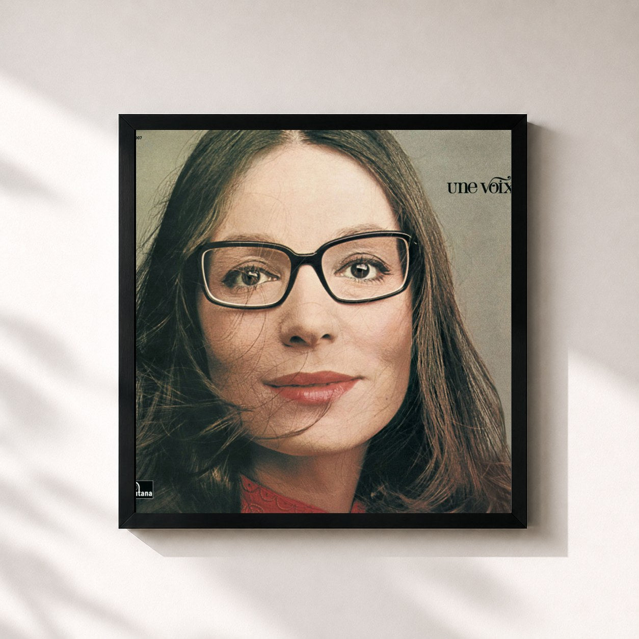 #noir Tableau carré de l'album Une Voix Qui Vient Du Coeur de Nana Mouskouri, cadre noir 32x32 cm