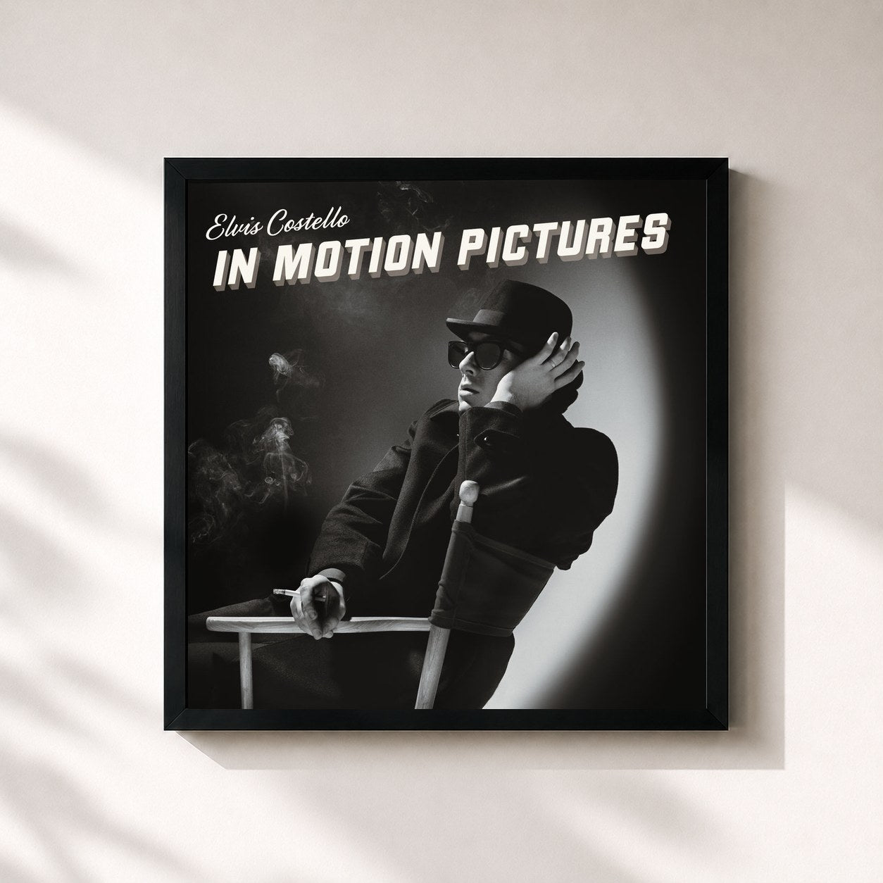 #noir Tableau carré de l'album In Motion Pictures de Elvis Costello, cadre noir 32x32 cm