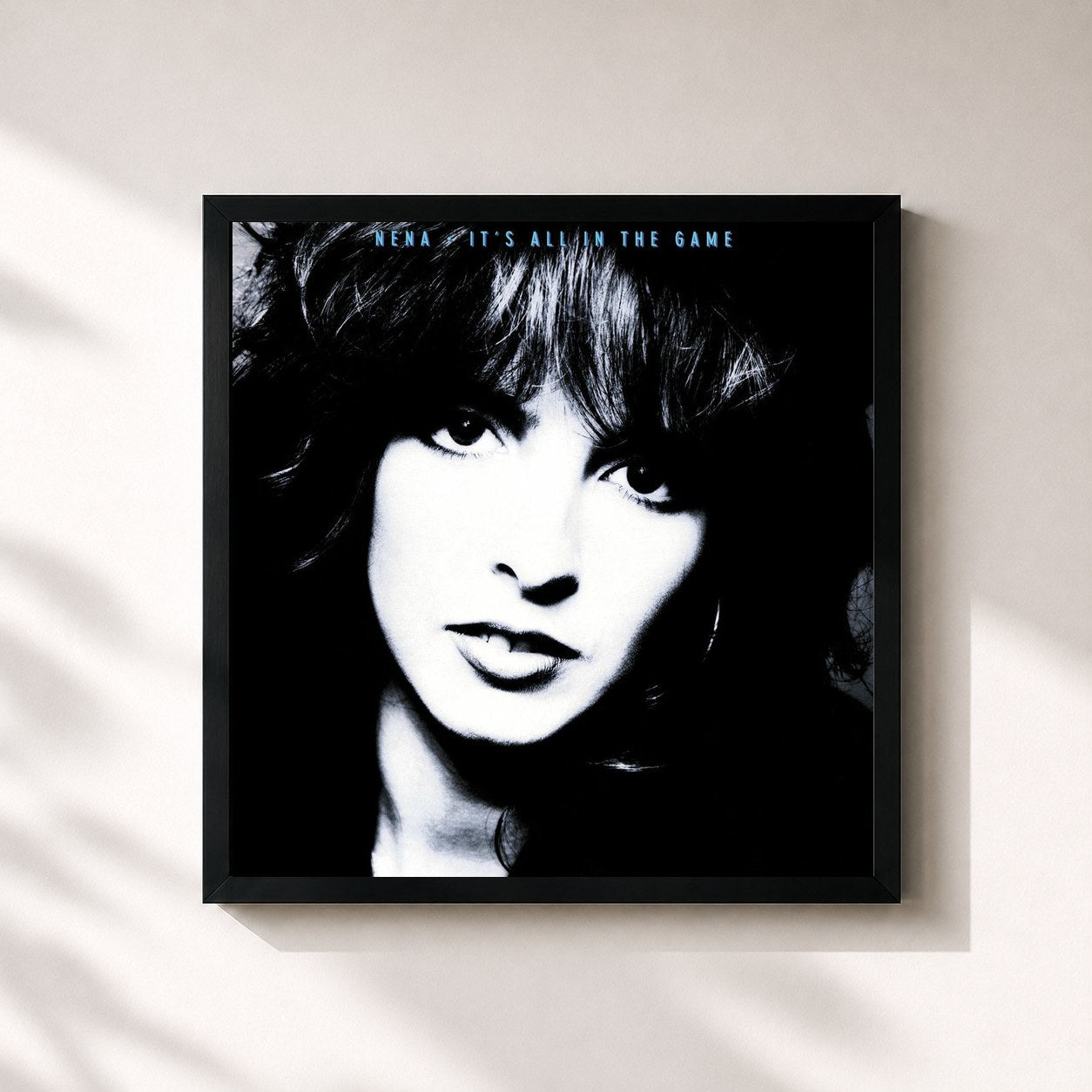 #noir Tableau carré de l'album It's All in the Game de Nena, cadre noir 32x32 cm