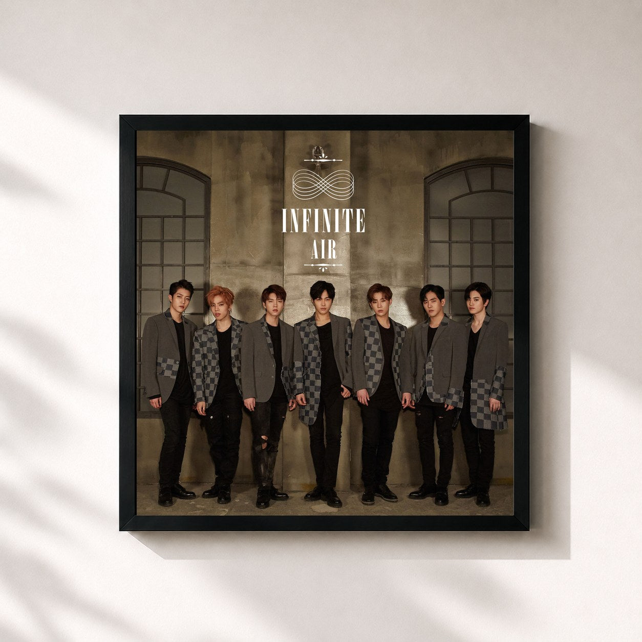 #noir Tableau carré de l'album Air de INFINITE, cadre noir 32x32 cm