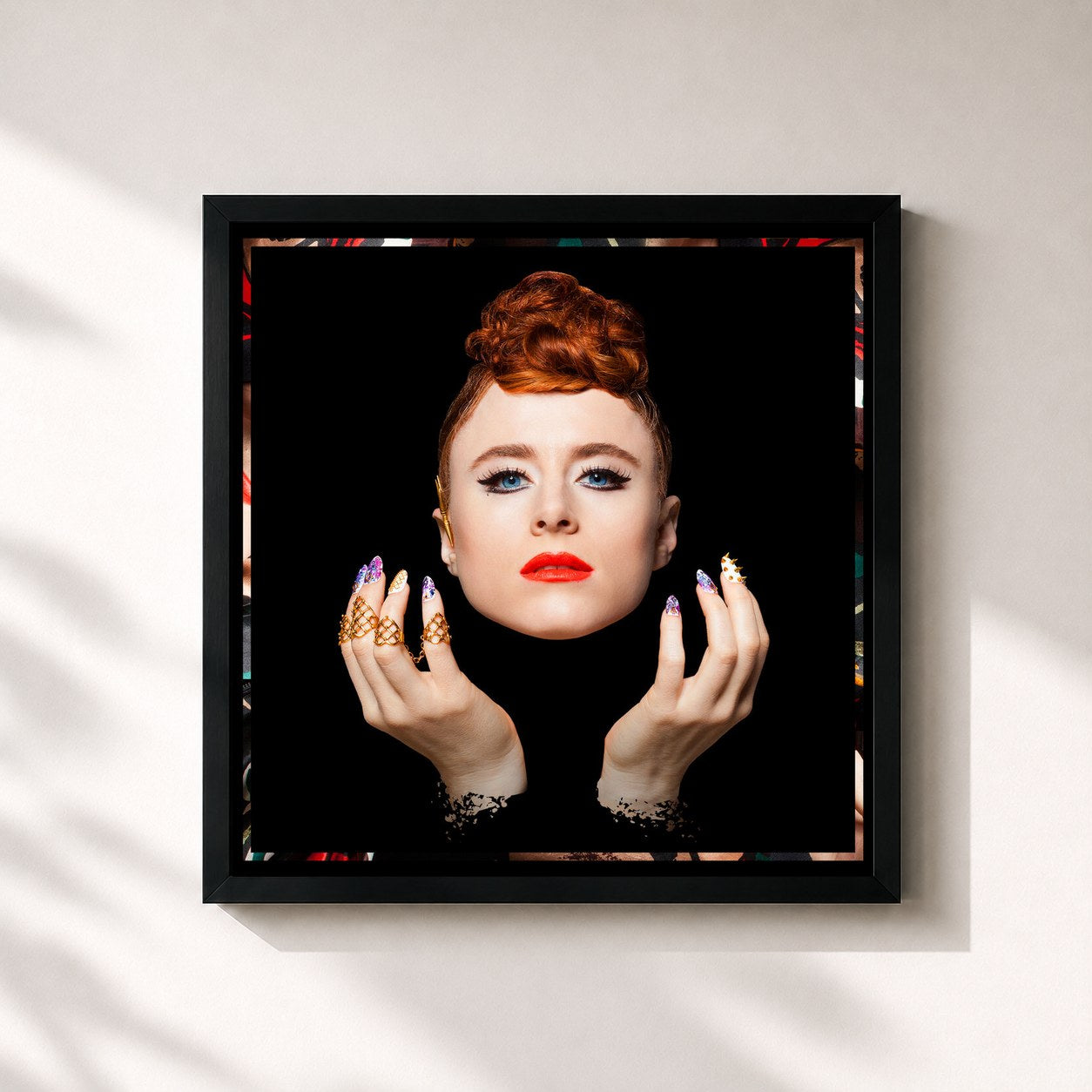 #noir Tableau carré de l'album Sound Of A Woman de Kiesza, cadre noir 32x32 cm