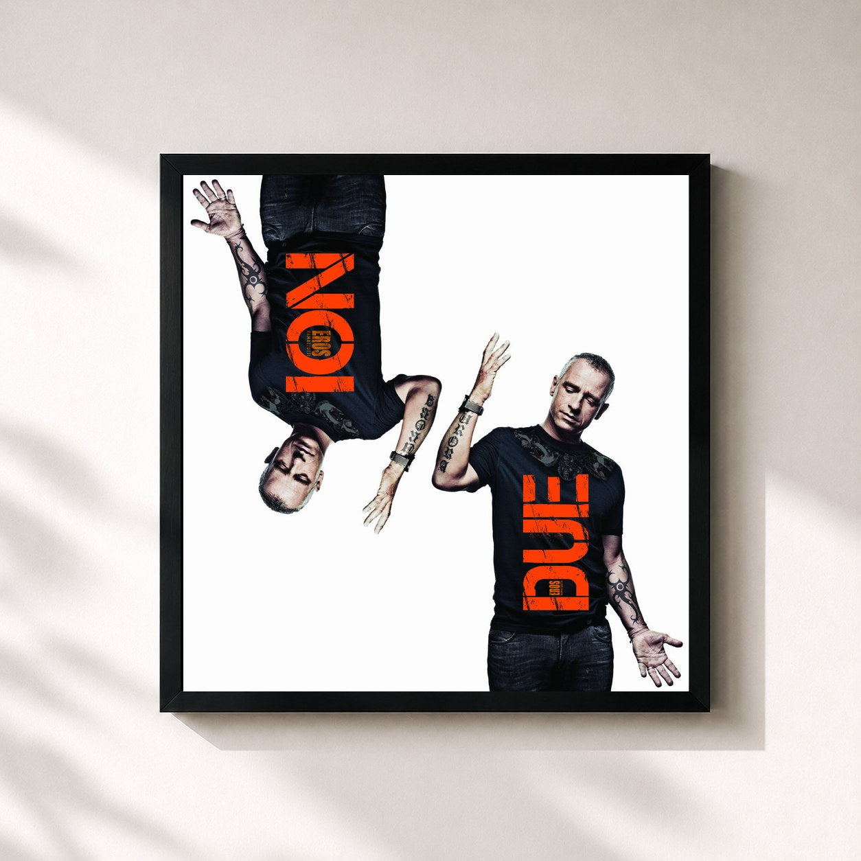 #noir Tableau carré de l'album Noi Due de Eros Ramazzotti, cadre noir 32x32 cm