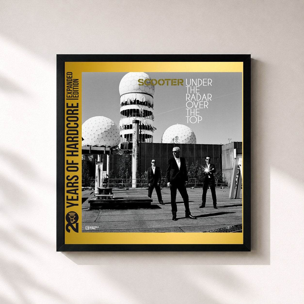 #noir Tableau carré de l'album Under The Radar Over The Top (20 Years Of Hardcore Expanded Edition / Remastered) de Scooter, cadre noir 32x32 cm
