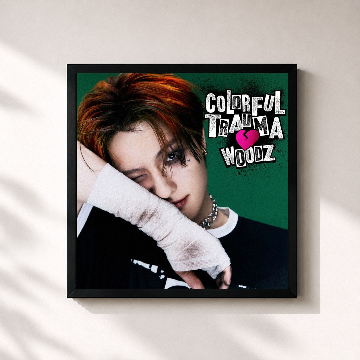#noir Tableau carré de l'album COLORFUL TRAUMA de WOODZ, cadre noir 32x32 cm