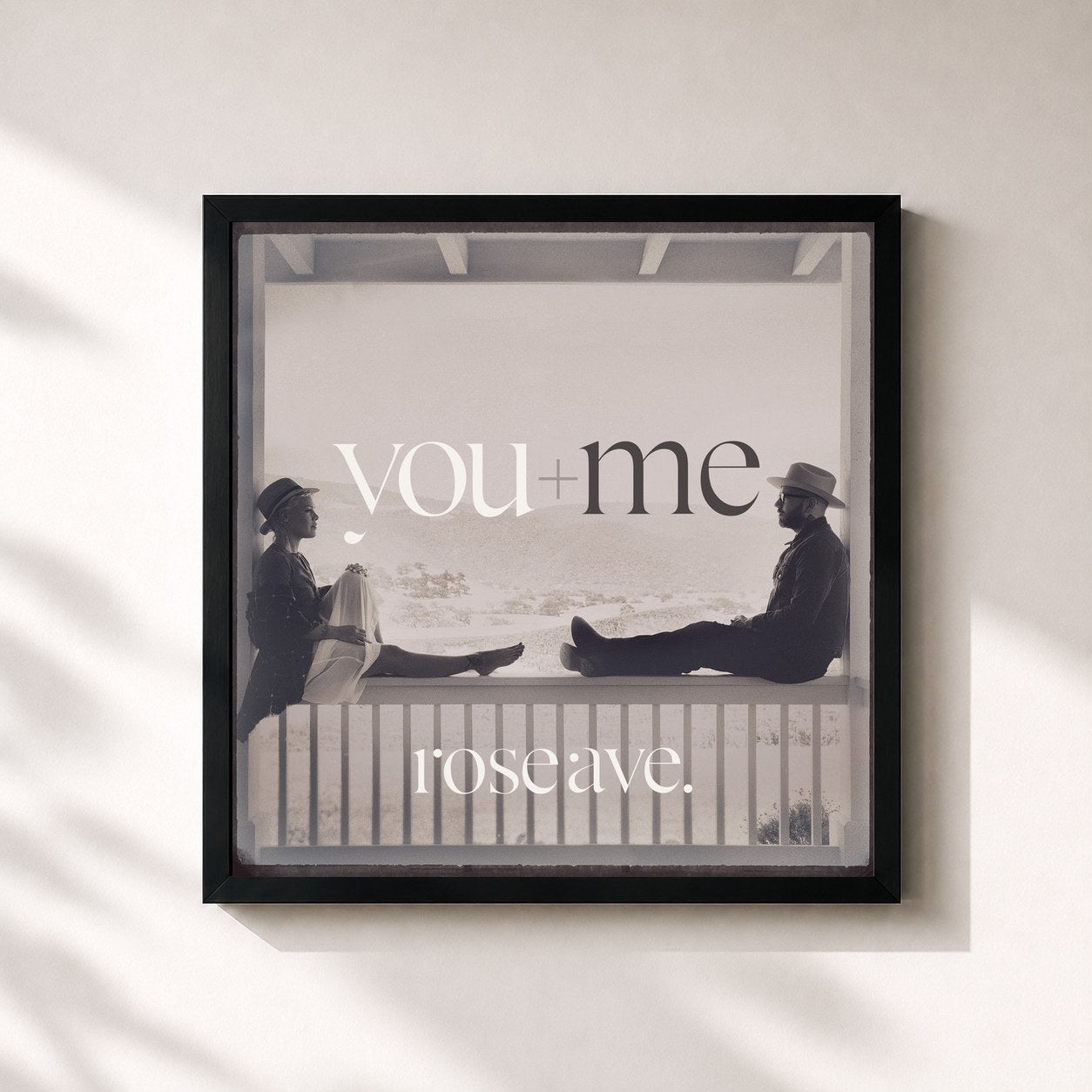 #noir Tableau carré de l'album rose ave. de You+Me, cadre noir 32x32 cm