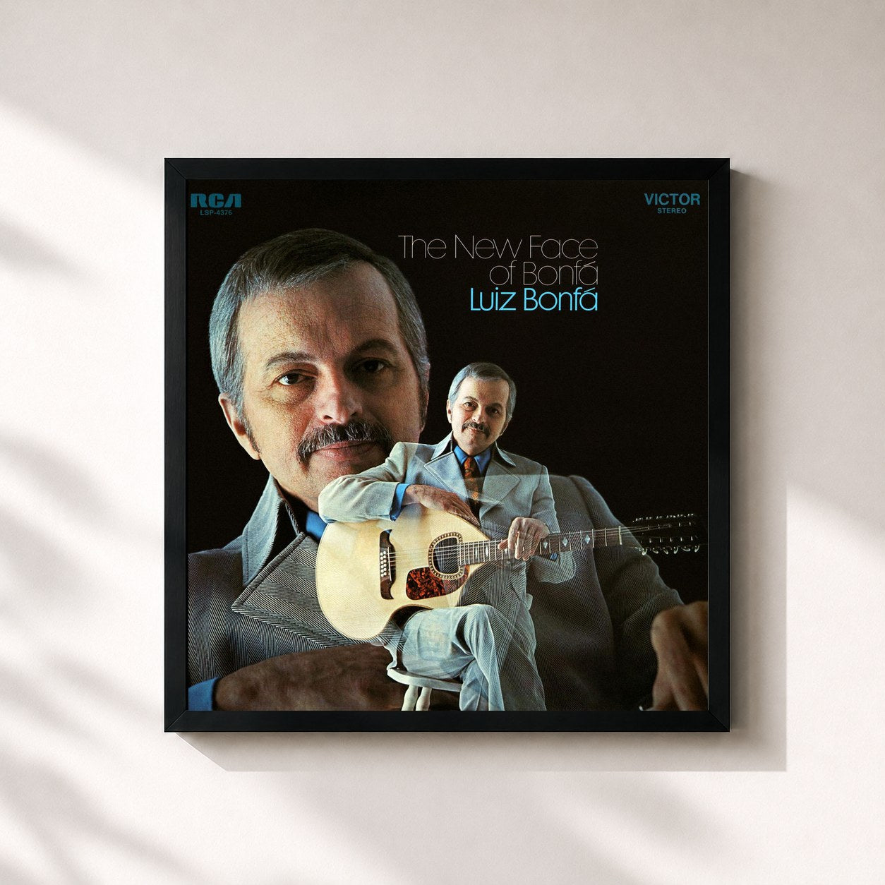 #noir Tableau carré de l'album The New Face of Bonfá de Luiz Bonfá, cadre noir 32x32 cm