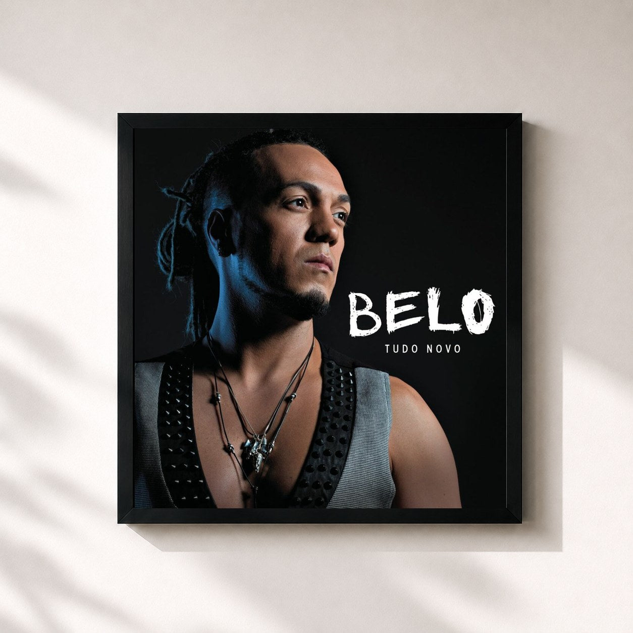 #noir Tableau carré de l'album Tudo Novo de Belo, cadre noir 32x32 cm