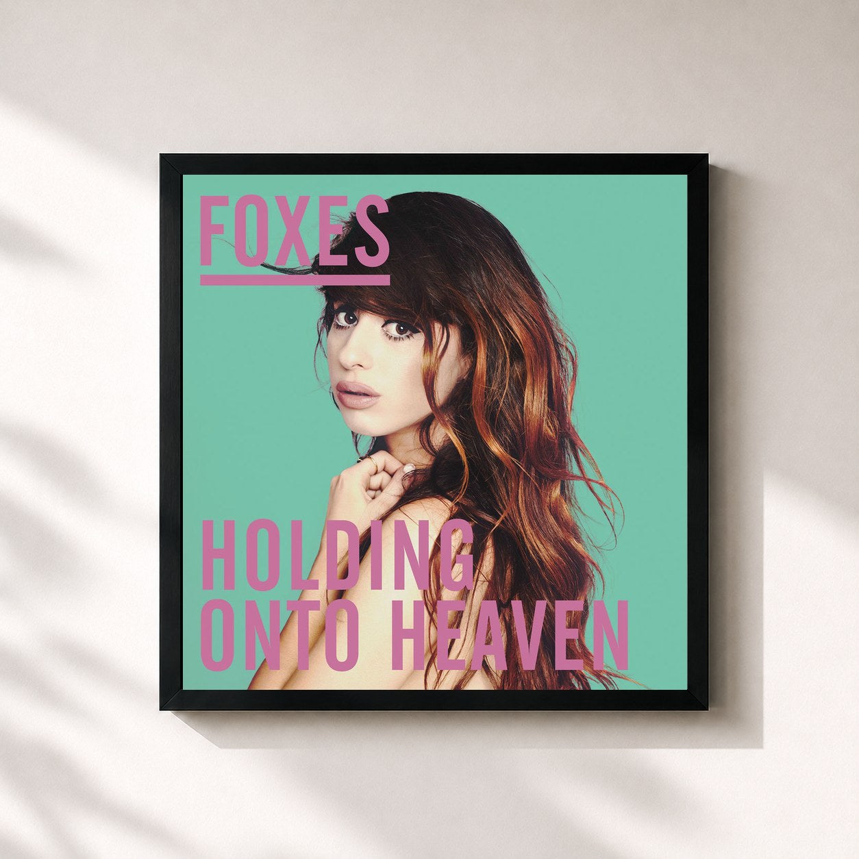 #noir Tableau carré de l'album Holding Onto Heaven (Remixes) de Foxes, cadre noir 32x32 cm