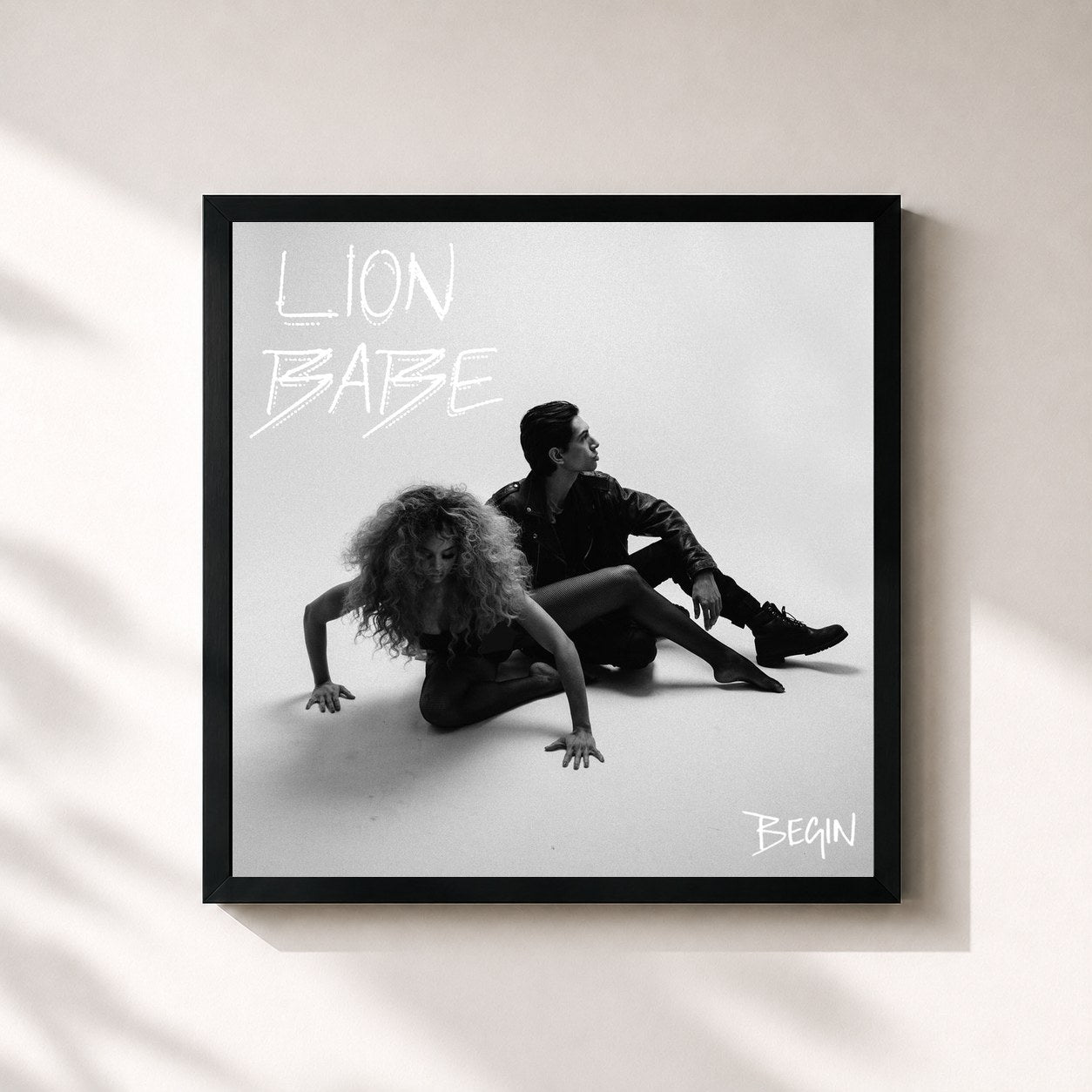 #noir Tableau carré de l'album Begin de LION BABE, cadre noir 32x32 cm