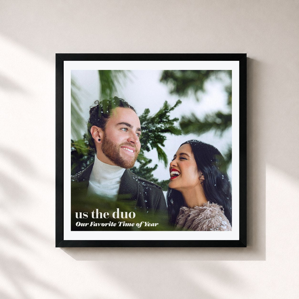 #noir Tableau carré de l'album Our Favorite Time of Year (Deluxe Edition) de Us The Duo, cadre noir 32x32 cm