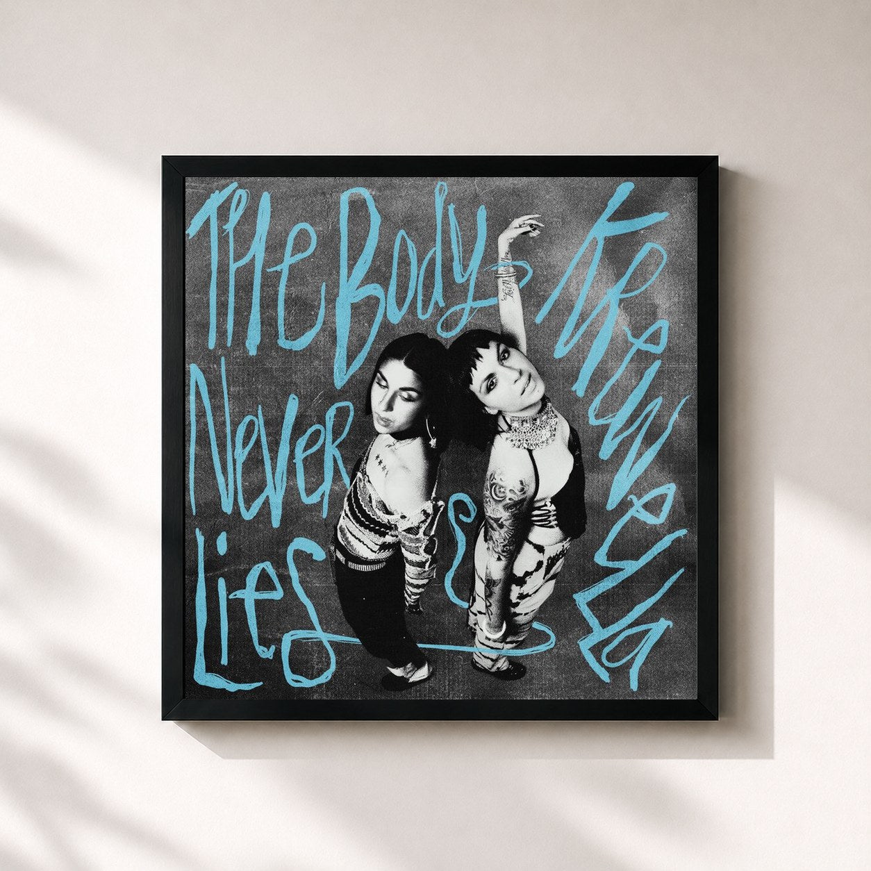 #noir Tableau carré de l'album The Body Never Lies de Krewella, cadre noir 32x32 cm